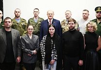 Г.А. Зюганов: "За нашу Победу!". Лидер КПРФ наградил пчеловодов – участников СВО Г.А. Зюганов: "За нашу Победу!". Лидер КПРФ наградил пчеловодов – участников СВО