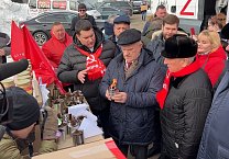Тульский обком КПРФ отправил очередной гуманитарный груз на Донбасс Тульский обком КПРФ отправил очередной гуманитарный груз на Донбасс