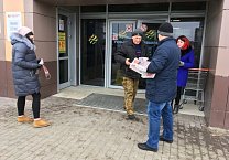 Молодые коммунисты продолжают распространять газеты и листовки о Павле Грудинине!