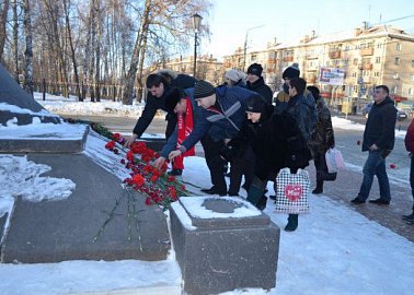 Тульские коммунисты в честь 111-ой годовщины подвига легендарного крейсера «Варяг» почтили память его командира туляка В.Ф. Руднева.