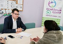 Председатель комитета областной Думы по местному самоуправлению, руководитель фракции КПРФ Алексей Лебедев провел прием граждан в «Моем семейном центре» Председатель комитета областной Думы по местному самоуправлению, руководитель фракции КПРФ Алексей Лебедев провел прием граждан в «Моем семейном центре»