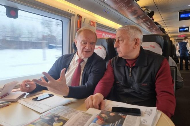 Делегация ЦК КПРФ большой командой выехала в Санкт-Петербург