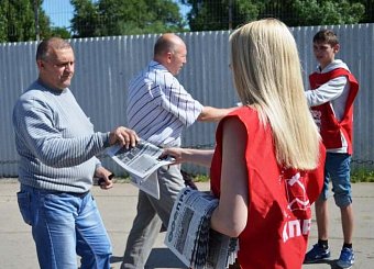 Тульский обком партии проводит агитационную работу среди рабочих.
