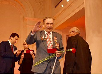100-летие Красной Армии и 25-летие воссоздания Компартии. 100-летие Красной Армии и 25-летие воссоздания Компартии.