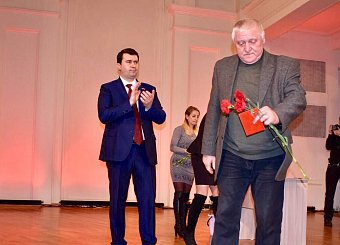 100-летие Красной Армии и 25-летие воссоздания Компартии. 100-летие Красной Армии и 25-летие воссоздания Компартии.