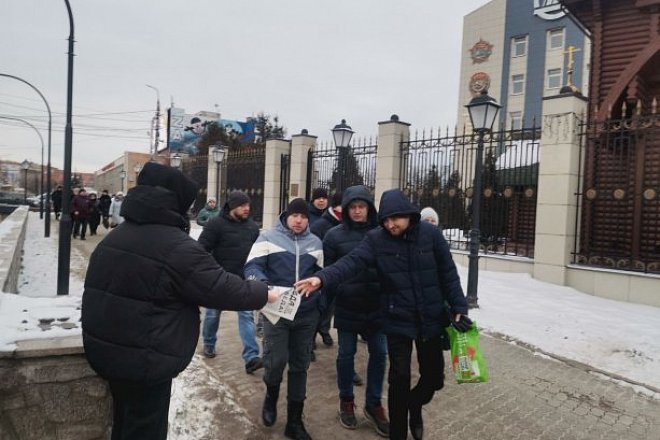 Тульские коммунисты раздали рабочим оборонных предприятий газету с выступлением лидера КПРФ Г.А. Зюганова