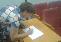 Жители Привокзального района идут ставить подписи в райком 