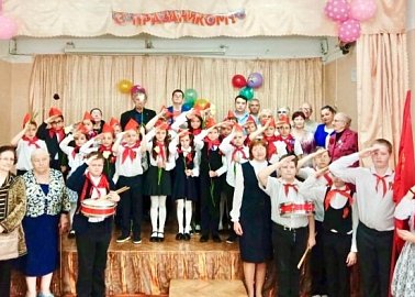 В Тульской области коммунисты продолжают массовый приём школьников в пионеры