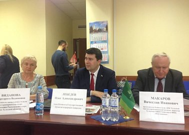 Олег Лебедев принял участие в круглом столе, посвященном проблемам пчеловодства