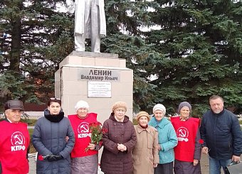 Тульские коммунисты по всему региону провели возложения цветов к памятникам В.И. Ленина Тульские коммунисты по всему региону провели возложения цветов к памятникам В.И. Ленина