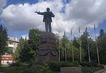 Памятник Ленину в центре Ясногорска разрушается на глазах