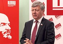 Дмитрий Новиков поделился опытом с участниками проекта “Красная трибуна” в Центре политической учебы ЦК КПРФ Дмитрий Новиков поделился опытом с участниками проекта “Красная трибуна” в Центре политической учебы ЦК КПРФ