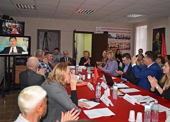 Тульские коммунисты отметили 105-летие Великого Октября автопробегом, возложениями и субботниками в районах области и круглым столом в Туле, на котором выступили Н.В. Арефьев и С. Удальцов Тульские коммунисты отметили 105-летие Великого Октября автопробегом, возложениями и субботниками в районах области и круглым столом в Туле, на котором выступили Н.В. Арефьев и С. Удальцов
