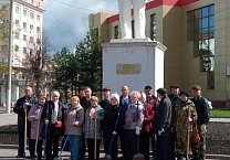Новомосковские коммунисты провели субботник у памятника В.И. Ленина