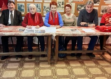 Ефремовские коммунисты отметили годовщину воссоединения Крыма и Севастополя