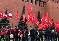 Массовые возложения цветов к памятникам Владимиру Ленину прошли в Туле и во всех районах области