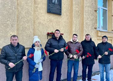 Тульский обком партии почтил память о своем Герое-земляке В.А. Стародубцеве
