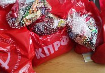 Тульские коммунисты передали подарки детям с ограниченными возможностями здоровья Тульские коммунисты передали подарки детям с ограниченными возможностями здоровья