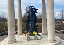 Депутат Тульской городской Думы, заместитель руководителя фракции КПРФ Елена Чекан посетила родину Святой Матроны Московской в с. Себино Тульской области и передала сувениры от Тульской городской Думы Депутат Тульской городской Думы, заместитель руководителя фракции КПРФ Елена Чекан посетила родину Святой Матроны Московской в с. Себино Тульской области и передала сувениры от Тульской городской Думы
