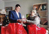 Тульские коммунисты передали подарки детям с ограниченными возможностями здоровья Тульские коммунисты передали подарки детям с ограниченными возможностями здоровья
