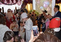 Тульские коммунисты поздравили детей и родителей в центре социального обслуживания населения