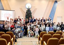 Депутаты-коммунисты приняли участие в новогоднем празднике в детской областной больнице Депутаты-коммунисты приняли участие в новогоднем празднике в детской областной больнице