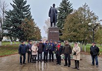 Массовые возложения цветов к памятникам Владимиру Ленину прошли в Туле и во всех районах области