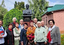 Делегация ефремовских коммунистов посетила Дом-музей И.А.Бунина Делегация ефремовских коммунистов посетила Дом-музей И.А.Бунина