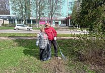 Новомосковские коммунисты провели субботник у памятника В.И. Ленина