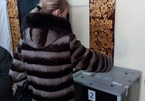 Голосуют секретари Тульского обкома КПРФ