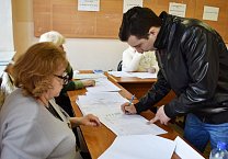 Голосуют секретари Тульского обкома КПРФ