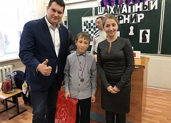 Тульские коммунисты наградили юных шахматистов в Липках Тульские коммунисты наградили юных шахматистов в Липках