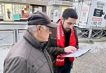 Первый секретарь Пролетарского райкома КПРФ Евгений Жеков широко наладил работу Народного Референдума Первый секретарь Пролетарского райкома КПРФ Евгений Жеков широко наладил работу Народного Референдума
