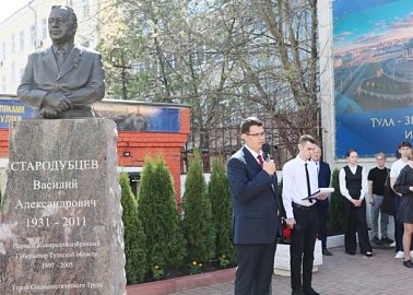 Тульский обком партии принял участие в открытии памятника В.А. Стародубцеву