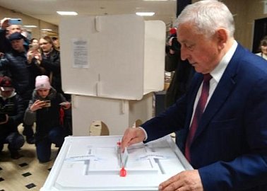 Н.М. Харитонов проголосовал на своем избирательном участке в Москве