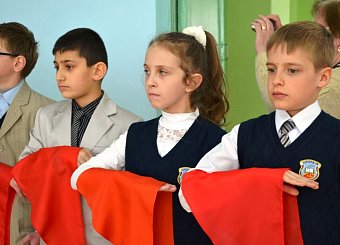 Дни приема в пионеры учащихся средних школ.