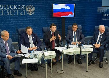 Олег Лебедев провёл расширенное заседание подкомитета в пресс-центре "Парламентской газеты"