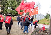 Тульские коммунисты по всему региону провели возложения цветов к памятникам В.И. Ленина