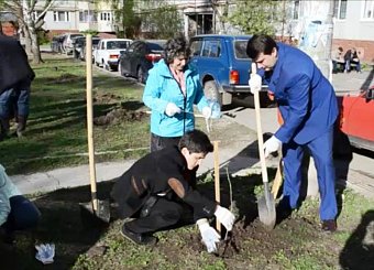 Олег Лебедев провел партийную акцию КПРФ «Сирень Победы».