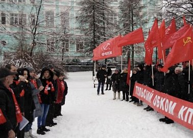 В Туле состоялся праздничный митинг, посвященный 102-й годовщине Рабоче-Крестьянской Красной Армии и Военно-Морского флота
