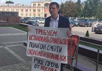 У дома правительства Тульской области началась голодовка кандидата в депутаты облдумы от КПРФ Юрия Корецких У дома правительства Тульской области началась голодовка кандидата в депутаты облдумы от КПРФ Юрия Корецких