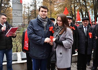 Рабочая Тула отметила столетие Великого Октября массовой демонстрацией.