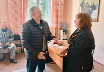 В Тульской области депутаты-коммунисты и секретари в преддверии 80-летия Великой Победы поздравляют ветеранов В Тульской области депутаты-коммунисты и секретари в преддверии 80-летия Великой Победы поздравляют ветеранов