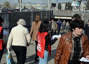 Коммунисты приглашают рабочих тульских заводов на Первомайскую демонстрацию. Коммунисты приглашают рабочих тульских заводов на Первомайскую демонстрацию.