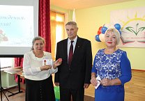 Веневские коммунисты поздравили с юбилеем сельскую школу