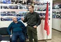 Тульский обком партии вместе с комсомольцами организовали круглый стол «Коммунисты 21 века» Тульский обком партии вместе с комсомольцами организовали круглый стол «Коммунисты 21 века»