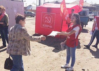 Тульские коммунисты продолжают проводить агитационные пикеты. Тульские коммунисты продолжают проводить агитационные пикеты.