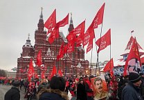 Тульские коммунисты приняли участие в возложении цветов в день рождения И.В. Сталина на Красной площади Тульские коммунисты приняли участие в возложении цветов в день рождения И.В. Сталина на Красной площади