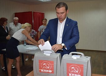 Коммунисты Тульской области вновь единогласно избрали Олега Лебедева своим лидером