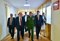 Руководитель фракции КПРФ в Тульской областной Думе Алексей Лебедев и его заместитель по фракции Светлана Белоус поздравили с Медовым Спасом военнослужащих, которые проходят лечение в Филиале № 2 ФГБУ «НМИЦ ВМТ им. А.А. Вишневского» Минобороны России Руководитель фракции КПРФ в Тульской областной Думе Алексей Лебедев и его заместитель по фракции Светлана Белоус поздравили с Медовым Спасом военнослужащих, которые проходят лечение в Филиале № 2 ФГБУ «НМИЦ ВМТ им. А.А. Вишневского» Минобороны России